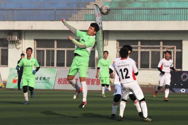 何穗晒照引发热议，超模也有难以避免的身材变化